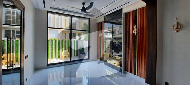 لیک سٹی میڈوز فیز 1 لیک سٹی میڈوز,لاہور میں 5 کمروں کا 10 مرلہ مکان 4.15 کروڑ میں برائے فروخت۔