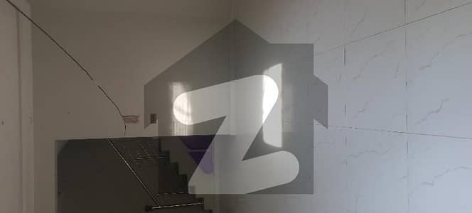 نیا ناظم آباد کراچی میں 4 کمروں کا 5 مرلہ مکان 1.3 لاکھ میں کرایہ پر دستیاب ہے۔