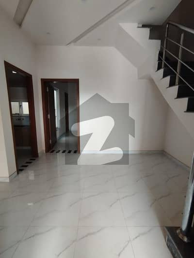 النور گارڈن فیصل آباد میں 3 کمروں کا 3 مرلہ مکان 1.4 کروڑ میں برائے فروخت۔