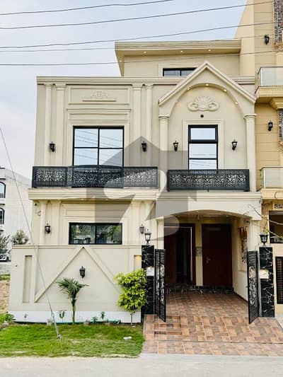 5 Marla Beautiful Facing Park House For Sale