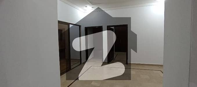 ای ۔ 11 اسلام آباد میں 5 کمروں کا 8 مرلہ مکان 5.9 کروڑ میں برائے فروخت۔