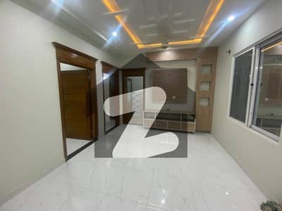 جی ۔ 11/3 جی ۔ 11,اسلام آباد میں 2 کمروں کا 6 مرلہ فلیٹ 3.3 کروڑ میں برائے فروخت۔