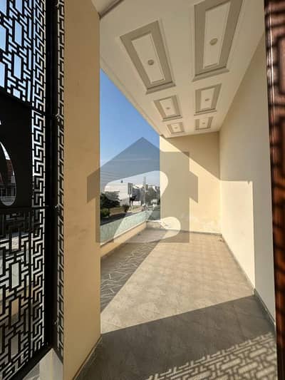 نیسپاک ہاؤسنگ سوسائٹی فیز 3 - بلاک اے نیسپاک سکیم فیز 3,ڈیفینس روڈ,لاہور میں 3 کمروں کا 1 کنال بالائی پورشن 1.2 لاکھ میں کرایہ پر دستیاب ہے۔