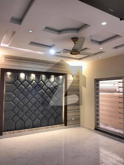 بحریہ ٹاؤن نرگس بلاک بحریہ ٹاؤن سیکٹر سی,بحریہ ٹاؤن,لاہور میں 5 کمروں کا 10 مرلہ مکان 1.8 لاکھ میں کرایہ پر دستیاب ہے۔