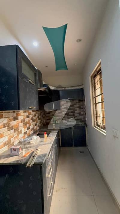 ڈی ایچ اے فیز 8 سابقہ ایئر ایوینیو ڈی ایچ اے فیز 8,ڈی ایچ اے ڈیفینس,لاہور میں 3 کمروں کا 10 مرلہ بالائی پورشن 78.0 ہزار میں کرایہ پر دستیاب ہے۔