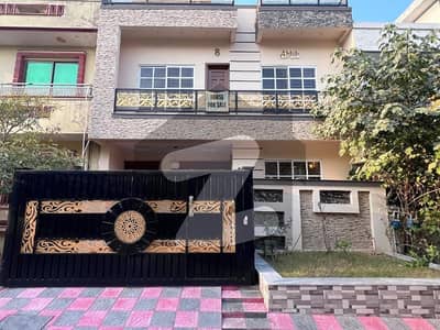 جی ۔ 13 اسلام آباد میں 4 کمروں کا 4 مرلہ مکان 3.9 کروڑ میں برائے فروخت۔