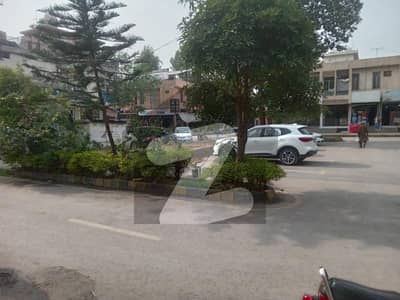 آئی ۔ 8 اسلام آباد میں 8 مرلہ دکان 3.5 لاکھ میں کرایہ پر دستیاب ہے۔