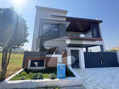 ٹاپ سٹی 1 - بلاک اے ٹاپ سٹی 1,اسلام آباد میں 5 کمروں کا 10 مرلہ مکان 4.25 کروڑ میں برائے فروخت۔