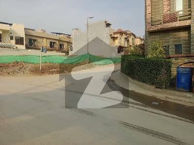 5 Marla Possessionable Plot For Sale In Umer Block Phase 8 5 Marla Possessionable Plot For Sale In Umer Block Phase 8