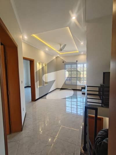 جی ۔ 13 اسلام آباد میں 4 کمروں کا 4 مرلہ مکان 1.18 لاکھ میں کرایہ پر دستیاب ہے۔