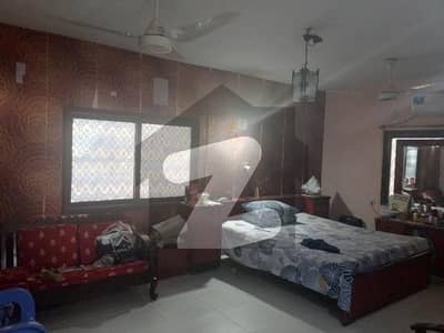 300, SQ YARD GROUND PLUS ONE BUNGALOW FOR SALIENT COMMERCIAL OFFICE USED IT SOFTWARE HOUSE WAREHOUSE AVAILABLE VIP LOCATION MAIN ROAD OUT CLASS LOCATION