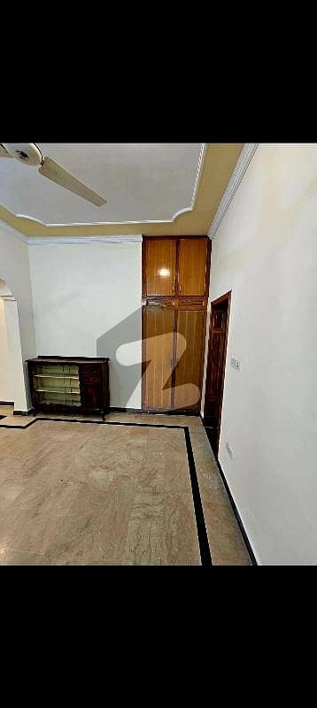 جی ۔ 13 اسلام آباد میں 3 کمروں کا 10 مرلہ زیریں پورشن 68.0 ہزار میں کرایہ پر دستیاب ہے۔