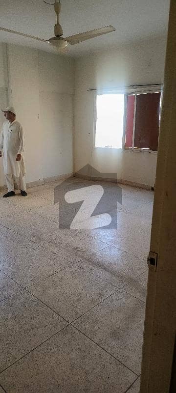 ڈی ایچ اے فیز 2 ایکسٹینشن ڈی ایچ اے ڈیفینس,کراچی میں 3 کمروں کا 6 مرلہ فلیٹ 1.6 کروڑ میں برائے فروخت۔