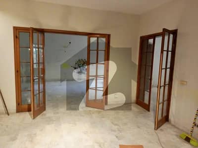 fully renovated tilled flooring 2-unit 1000 yards bungalow