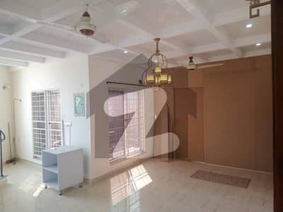 ڈی ایچ اے فیز 3 ڈیفنس (ڈی ایچ اے),لاہور میں 2 کمروں کا 10 مرلہ بالائی پورشن 75.0 ہزار میں کرایہ پر دستیاب ہے۔