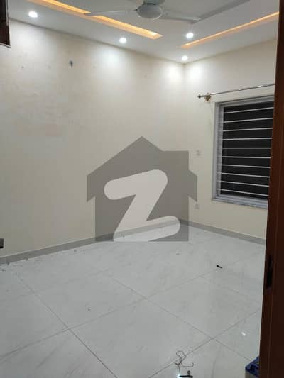 House available for rent prime location