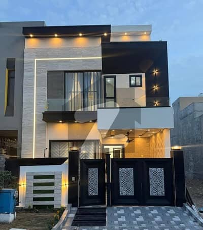 Graceful 5 Marla House For Comfertable living