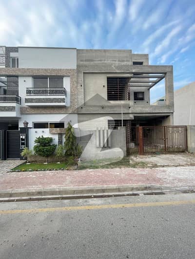 بحریہ ٹاؤن جناح بلاک بحریہ ٹاؤن سیکٹر ای,بحریہ ٹاؤن,لاہور میں 3 کمروں کا 5 مرلہ مکان 1.7 کروڑ میں برائے فروخت۔