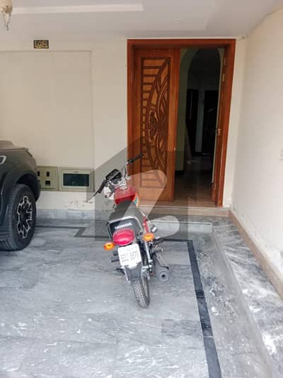 بحریہ آرچرڈ لاہور میں 4 کمروں کا 8 مرلہ مکان 90.0 ہزار میں کرایہ پر دستیاب ہے۔