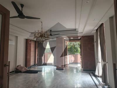 ایف ۔ 7/1 ایف ۔ 7,اسلام آباد میں 1 کنال Studio مکان 40.0 کروڑ میں برائے فروخت۔