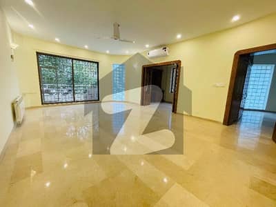 ایف ۔ 6 اسلام آباد میں 6 کمروں کا 1 کنال مکان 15.0 لاکھ میں کرایہ پر دستیاب ہے۔