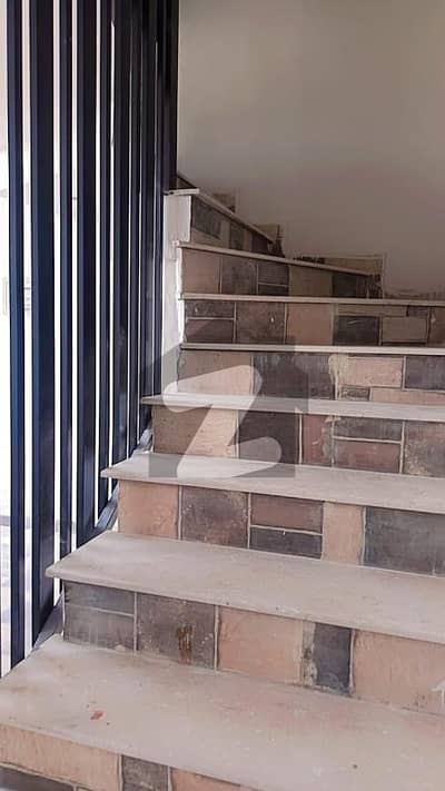 ایم پی سی ایچ ایس - بلاک سی 1 ایم پی سی ایچ ایس ۔ ملٹی گارڈنز,بی ۔ 17,اسلام آباد میں 4 کمروں کا 5 مرلہ مکان 2.7 کروڑ میں برائے فروخت۔