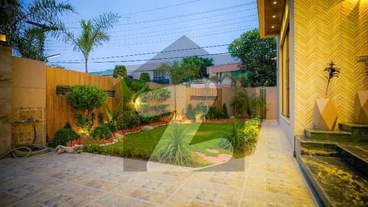 ڈی ایچ اے فیز 1 - بلاک این فیز 1,ڈیفنس (ڈی ایچ اے),لاہور میں 5 کمروں کا 1 کنال مکان 10.0 کروڑ میں برائے فروخت۔