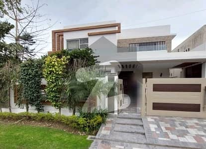 ڈی ایچ اے فیز 3 ڈیفنس (ڈی ایچ اے),لاہور میں 5 کمروں کا 1 کنال مکان 9.75 کروڑ میں برائے فروخت۔