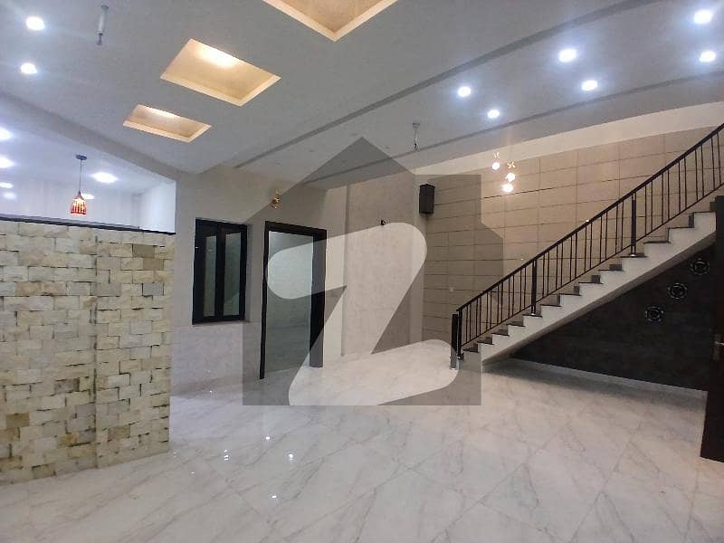 غالب سٹی فیصل آباد میں 3 کمروں کا 3 مرلہ مکان 1.25 کروڑ میں برائے فروخت۔ غالب سٹی فیصل آباد میں 3 کمروں کا 3 مرلہ مکان 1.25 کروڑ میں برائے فروخت۔