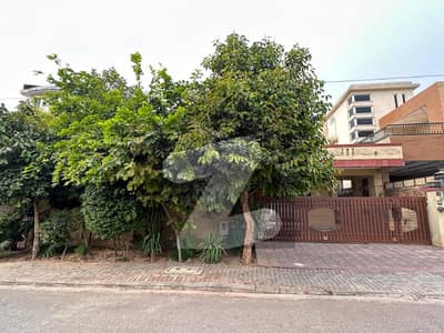 1 KANAL BEAUTIFUL HOME AVALIBLE FOR SALE IN THE HEART OF CDA SECTOR D17/2 ISLAMABAD