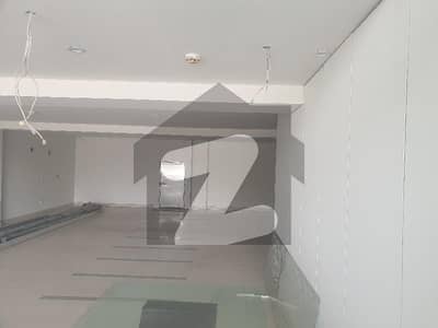 ڈی ایچ اے فیز 5 - ڈبل سی اے بلاک فیز 5,ڈیفنس (ڈی ایچ اے),لاہور میں 8 مرلہ دفتر 1.25 لاکھ میں کرایہ پر دستیاب ہے۔