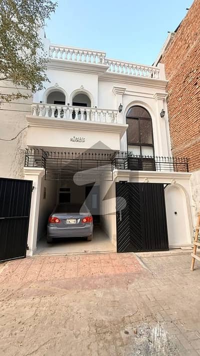 ملتان پبلک سکول روڈ ملتان میں 3 کمروں کا 3 مرلہ مکان 42.0 ہزار میں کرایہ پر دستیاب ہے۔