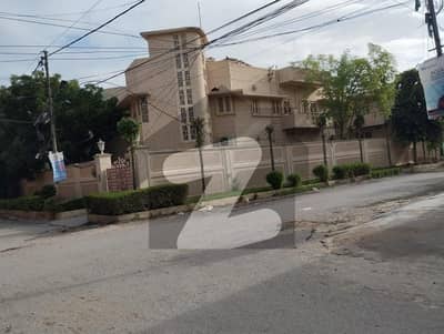 Prime Location 541 Square Yards Spacious House Available In PECHS Block 2 For Sale