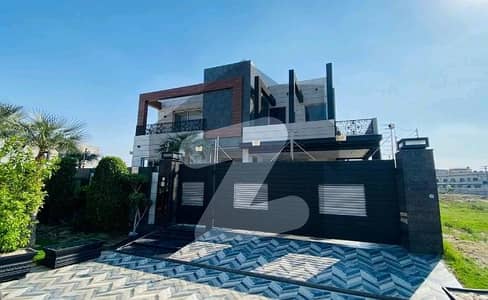 Stunning 1 Kanal House In DHA Phase 8 - Block V Available