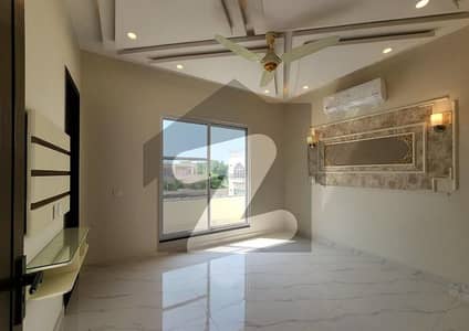 ڈی ایچ اے 9 ٹاؤن ۔ بلاک اے ڈی ایچ اے 9 ٹاؤن,ڈیفنس (ڈی ایچ اے),لاہور میں 3 کمروں کا 5 مرلہ مکان 1.0 لاکھ میں کرایہ پر دستیاب ہے۔