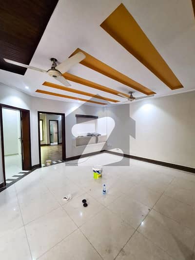 10 Marla Spacious House For Sale in Chambelli Block Bahria Town Lahore