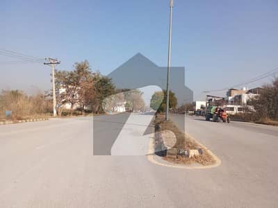 انجنیئرز کوآپریٹو ہاؤسنگ ڈی ۔ 18,اسلام آباد میں 1 کنال رہائشی پلاٹ 90.0 لاکھ میں برائے فروخت۔