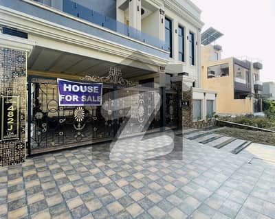 LDA Avenue Block J 10 Marla Modern House Available For Sale At Lucrative Price