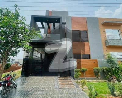 10 MARLA BRAND NEW HOUSE WITH BASE MEANT