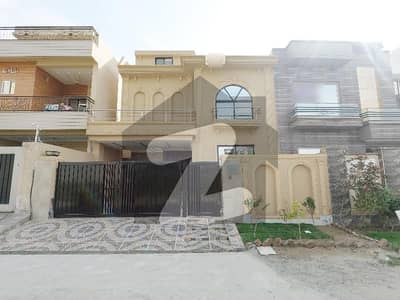 Prime Location 10 Marla House For sale In Bankers Town