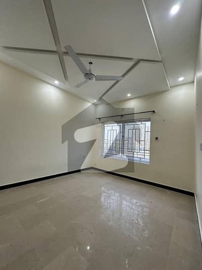 جی ۔ 13 اسلام آباد میں 4 کمروں کا 4 مرلہ مکان 1.25 لاکھ میں کرایہ پر دستیاب ہے۔