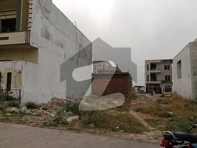 پنجاب گورنمنٹ سرونٹ ہاؤسنگ فاؤنڈیشن (پی جی ایس ایچ ایف) راولپنڈی میں 7 مرلہ رہائشی پلاٹ 75.0 لاکھ میں برائے فروخت۔