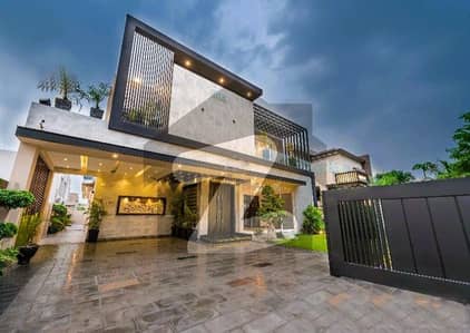 ڈی ایچ اے فیز 7 ڈیفنس (ڈی ایچ اے),لاہور میں 5 کمروں کا 1 کنال مکان 2.4 لاکھ میں کرایہ پر دستیاب ہے۔