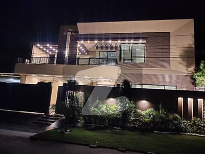 ٹیک سوسائٹی لاہور میں 7 کمروں کا 1 کنال مکان 10.5 کروڑ میں برائے فروخت۔