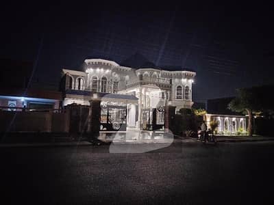 لیک سٹی رائیونڈ روڈ,لاہور میں 6 کمروں کا 2 کنال مکان 16.0 کروڑ میں برائے فروخت۔