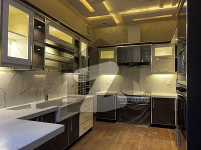 زراج ہاؤسنگ سکیم اسلام آباد میں 4 کمروں کا 10 مرلہ مکان 4.65 کروڑ میں برائے فروخت۔