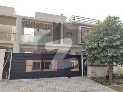 بش ایگزیکٹو ولاز ملتان میں 5 کمروں کا 10 مرلہ مکان 3.05 کروڑ میں برائے فروخت۔