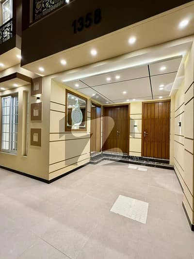 بحریہ ٹاؤن فیز 8 ۔ رفیع بلاک بحریہ ٹاؤن فیز 8,بحریہ ٹاؤن راولپنڈی,راولپنڈی میں 3 کمروں کا 5 مرلہ مکان 2.6 کروڑ میں برائے فروخت۔