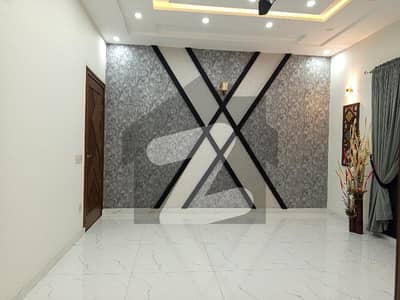 Good Location 10 Marla Upper Portion For Grabs In DC Colony