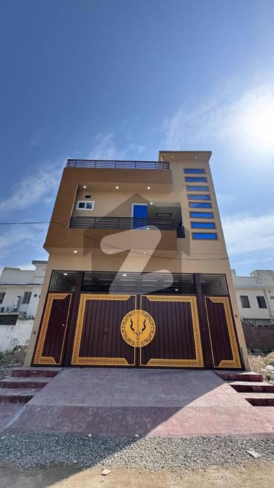 5 Marla Luxury House for Sale in Regi Model Town, Sector C1 Zone 3 8 Bedrooms Caption / Description: